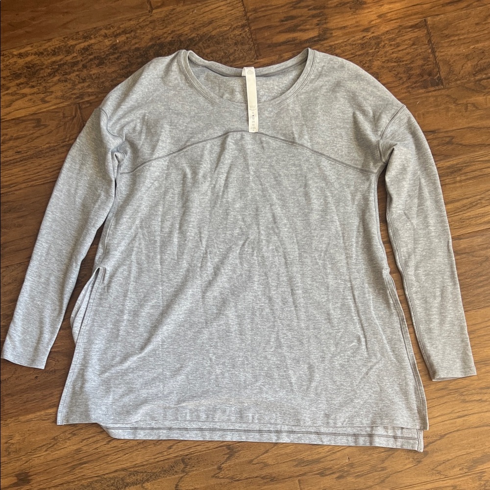 lululemon athletica Light Grey Long Sleeve Tee size 4